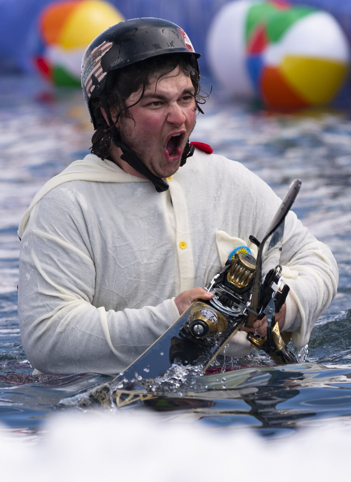 04_02_22 pond skim01344.jpg